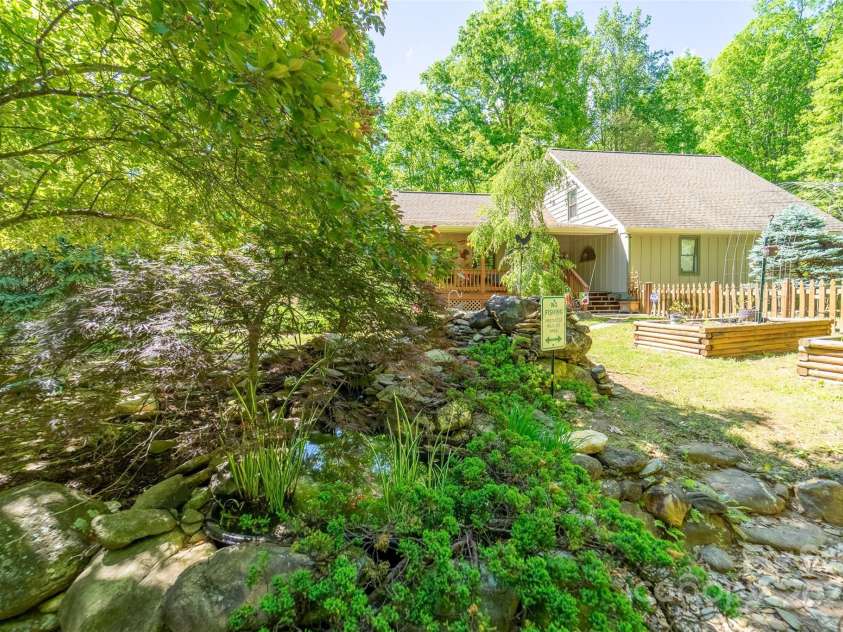 211 Natural Trail, Sylva, NC 28779.  MLS# CAR4257926, YatesRealty ID 16186. 