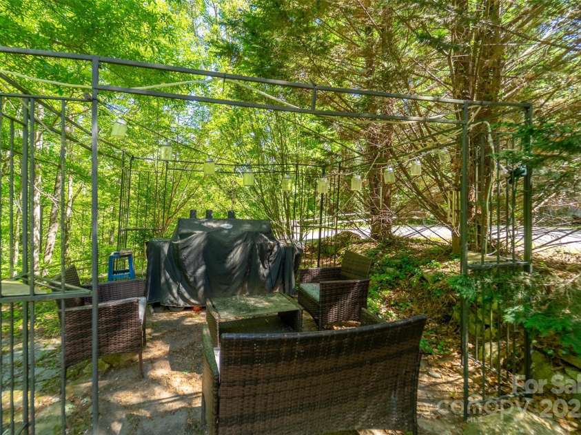 211 Natural Trail, Sylva, NC 28779.  MLS# CAR4257926, YatesRealty ID 16186. 