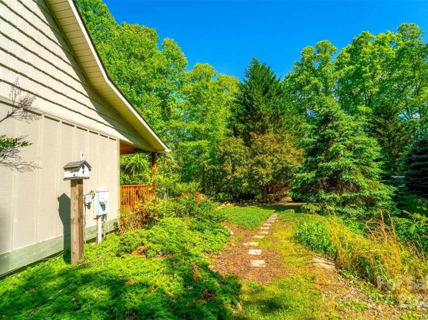 211 Natural Trail, Sylva, NC 28779.  MLS# CAR4257926, YatesRealty ID 16186. 