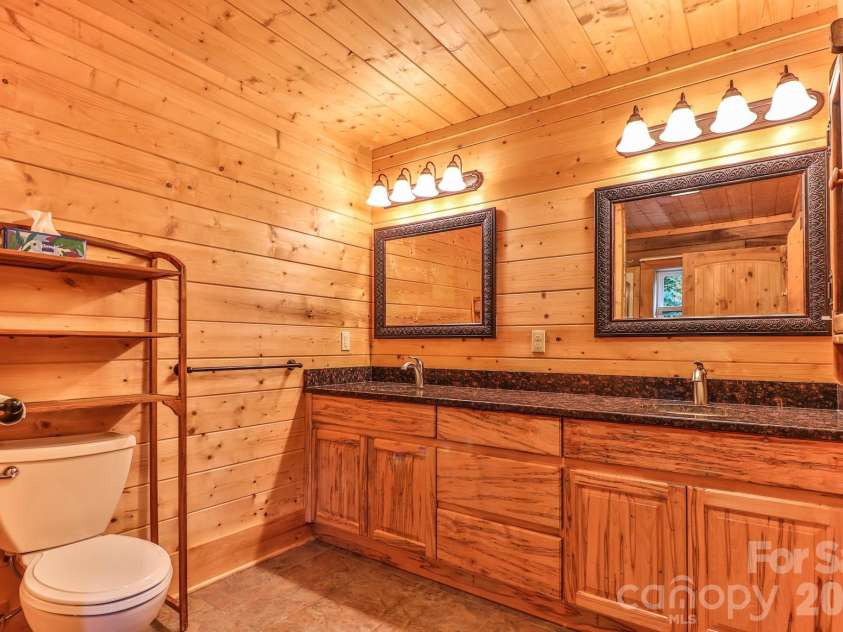 2811 Poplar Creek Road, Green Mountain, NC 28740.  MLS# CAR4370609, YatesRealty ID 16187. Ensuite to primary