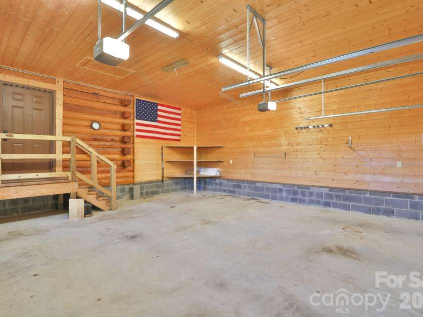 2811 Poplar Creek Road, Green Mountain, NC 28740.  MLS# CAR4370609, YatesRealty ID 16187. Garage