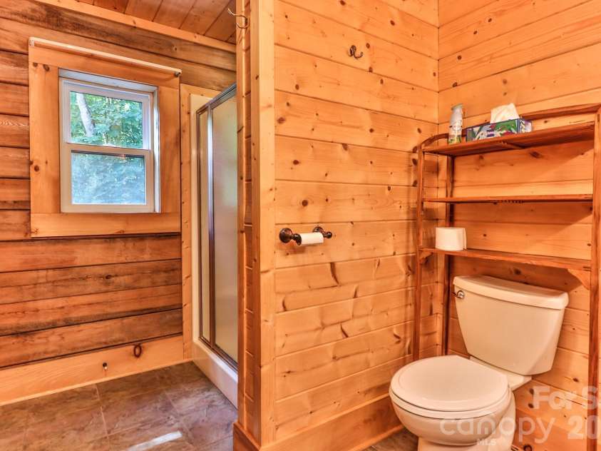 2811 Poplar Creek Road, Green Mountain, NC 28740.  MLS# CAR4370609, YatesRealty ID 16187. Primary bath