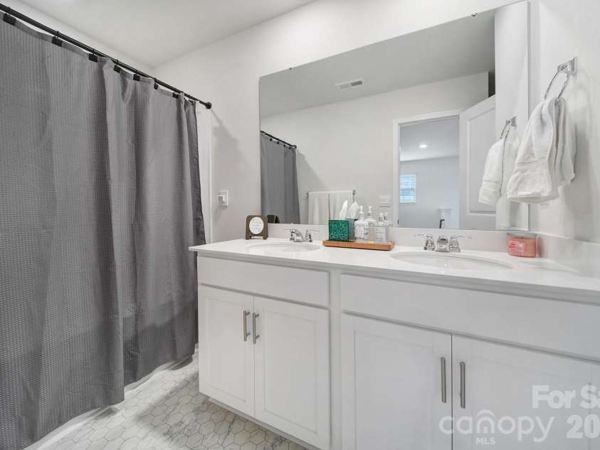 164 North Hill Lane, Troutman, NC 28166.  MLS# CAR4355544, YatesRealty ID 16189. Full Bathroom