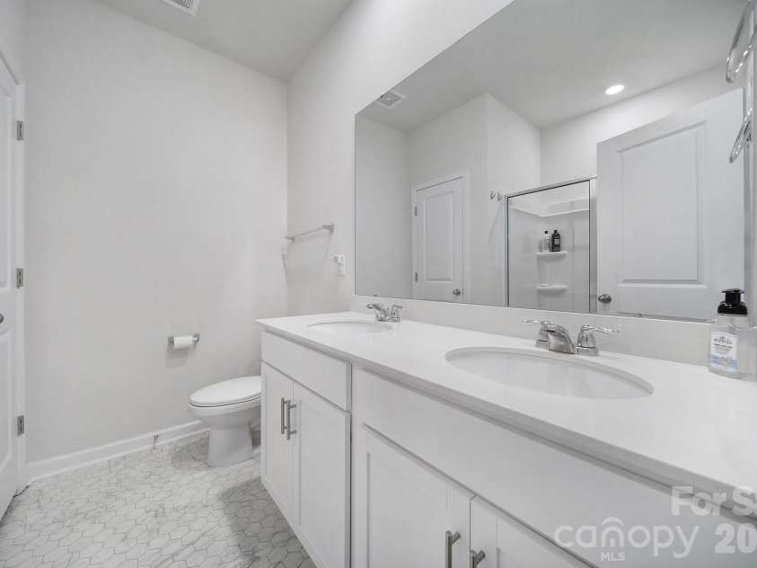 164 North Hill Lane, Troutman, NC 28166.  MLS# CAR4355544, YatesRealty ID 16189. Primary Bathroom