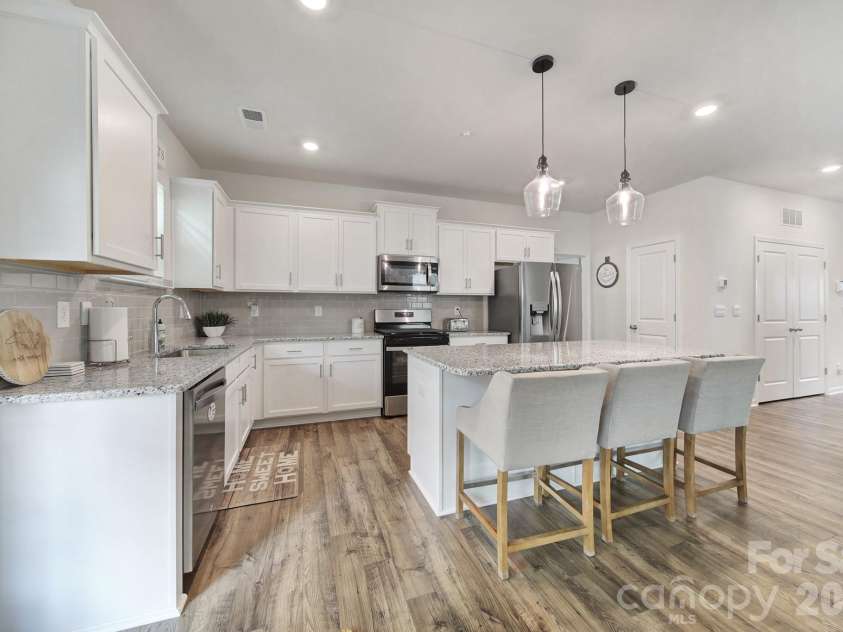164 North Hill Lane, Troutman, NC 28166.  MLS# CAR4355544, YatesRealty ID 16189. Stunning Kitchen