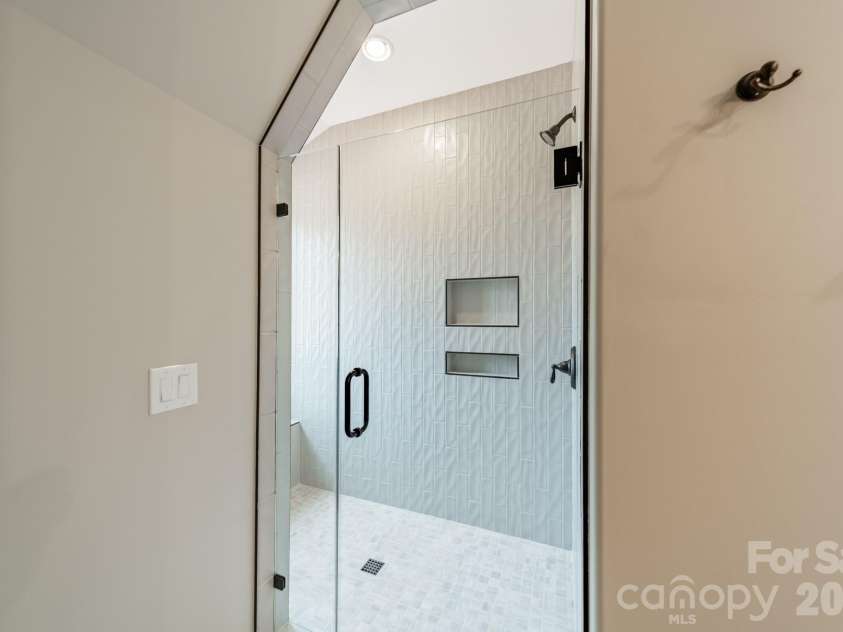 525 Winding Way, Belmont, NC 28012.  MLS# CAR4321956, YatesRealty ID 1619. Amazing floor plan with high ceilings and incredible custom-level finishes you select