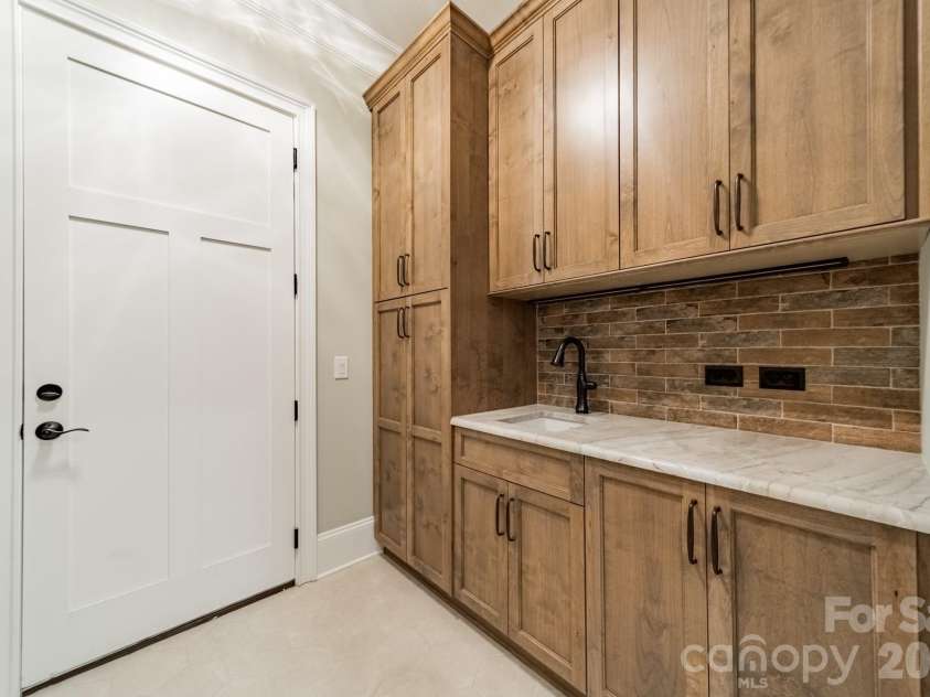 525 Winding Way, Belmont, NC 28012.  MLS# CAR4321956, YatesRealty ID 1619. Amazing floor plan with high ceilings and incredible custom-level finishes you select