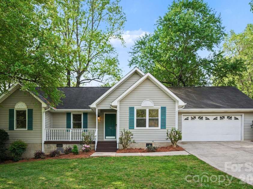 105 Chalice Court, Statesville, NC 28625.  MLS# CAR4366704, YatesRealty ID 16190. 