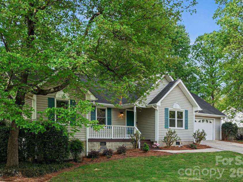 105 Chalice Court, Statesville, NC 28625.  MLS# CAR4366704, YatesRealty ID 16190. 