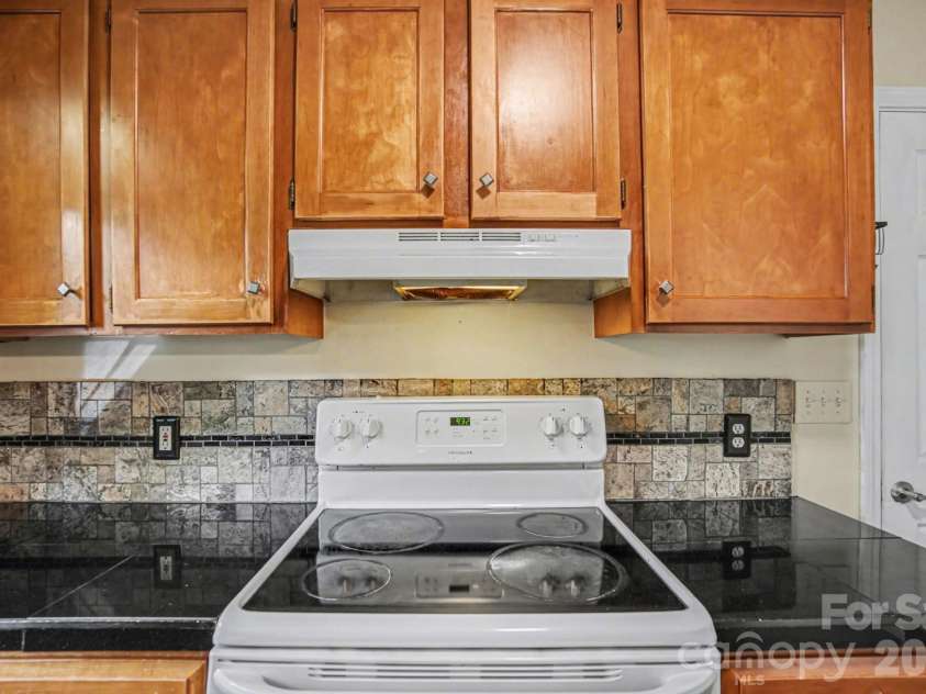 105 Chalice Court, Statesville, NC 28625.  MLS# CAR4366704, YatesRealty ID 16190. 