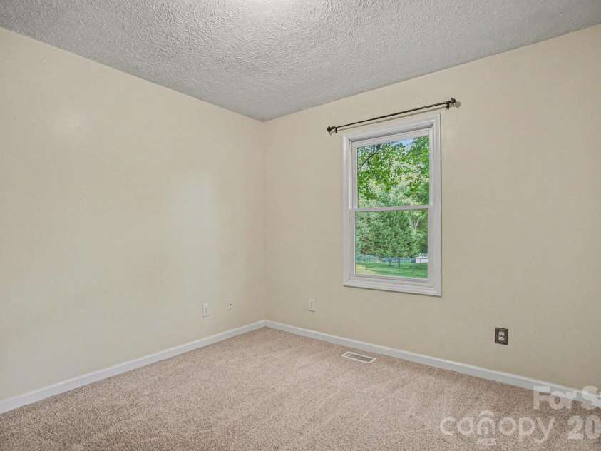 105 Chalice Court, Statesville, NC 28625.  MLS# CAR4366704, YatesRealty ID 16190. 