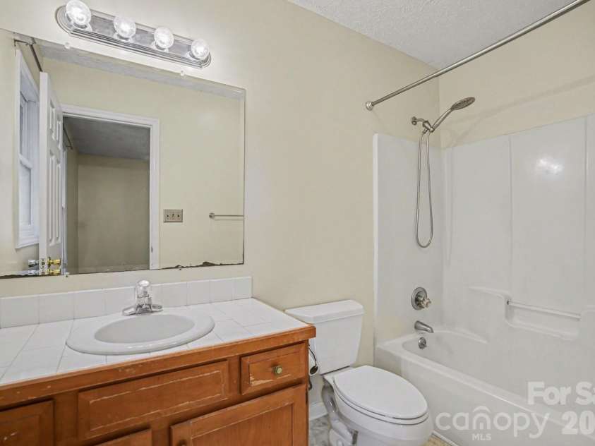 105 Chalice Court, Statesville, NC 28625.  MLS# CAR4366704, YatesRealty ID 16190. 