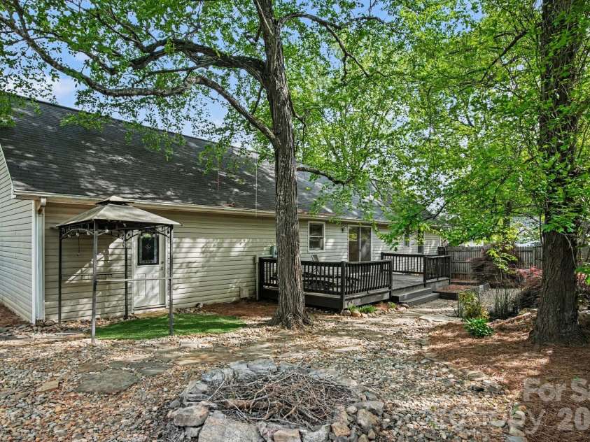 105 Chalice Court, Statesville, NC 28625.  MLS# CAR4366704, YatesRealty ID 16190. 