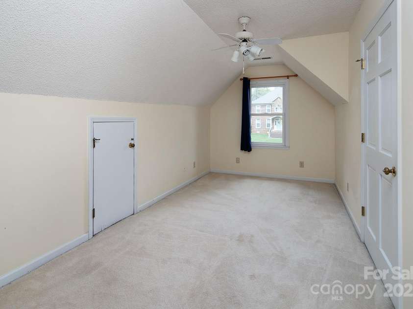 7007 Chapparall Lane, Charlotte, NC 28215.  MLS# CAR4223263, YatesRealty ID 16192. 4th bedroom