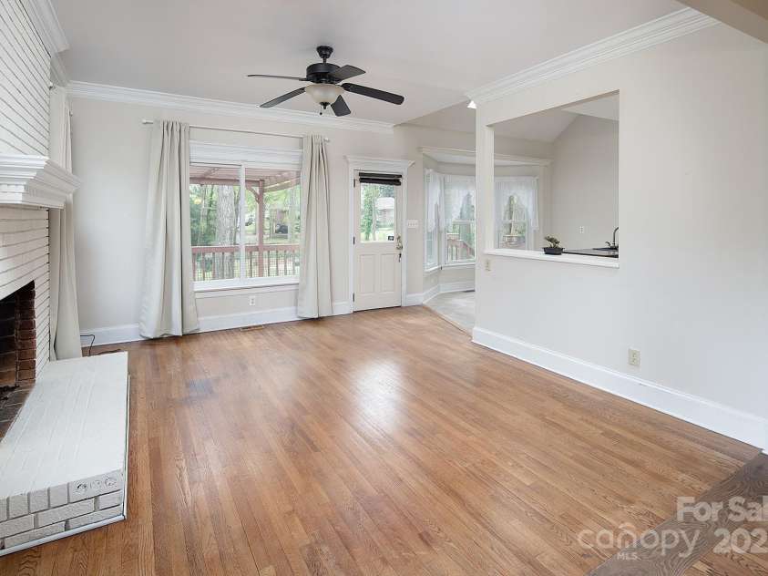 7007 Chapparall Lane, Charlotte, NC 28215.  MLS# CAR4223263, YatesRealty ID 16192. 