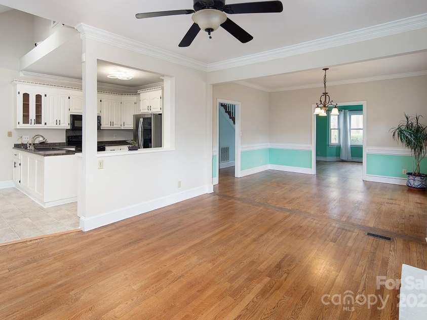 7007 Chapparall Lane, Charlotte, NC 28215.  MLS# CAR4223263, YatesRealty ID 16192. Great flow throughout home