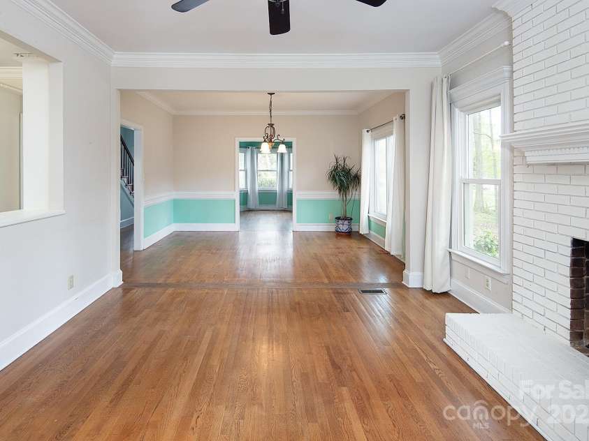 7007 Chapparall Lane, Charlotte, NC 28215.  MLS# CAR4223263, YatesRealty ID 16192. Great flow throughout home