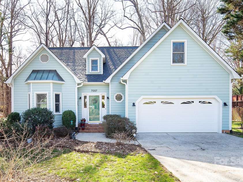 7007 Chapparall Lane, Charlotte, NC 28215.  MLS# CAR4223263, YatesRealty ID 16192. New Roof and Windows throughout home