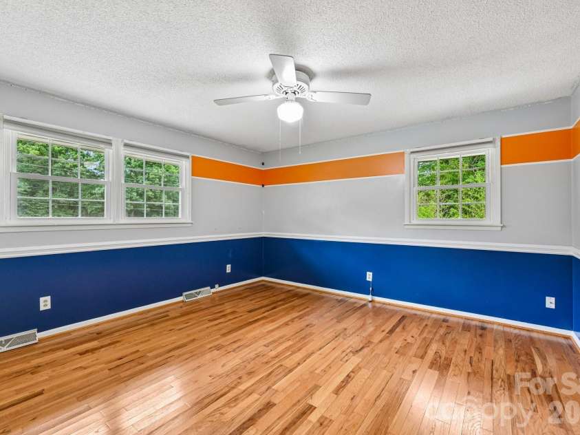 8417 Rolling Hills Avenue, Hickory, NC 28602.  MLS# CAR4394347, YatesRealty ID 16192. 