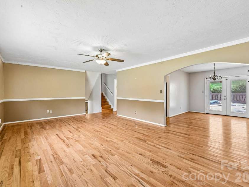 8417 Rolling Hills Avenue, Hickory, NC 28602.  MLS# CAR4394347, YatesRealty ID 16192. 