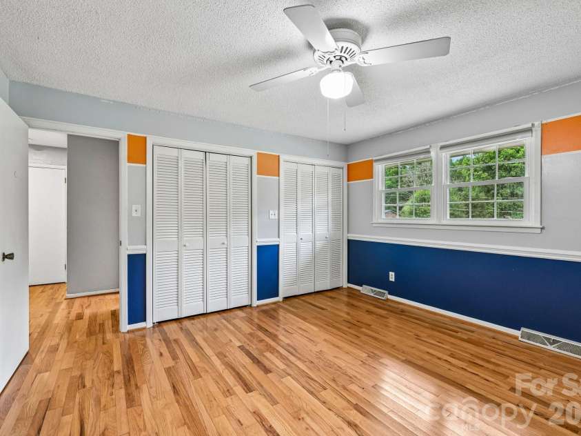 8417 Rolling Hills Avenue, Hickory, NC 28602.  MLS# CAR4394347, YatesRealty ID 16192. 