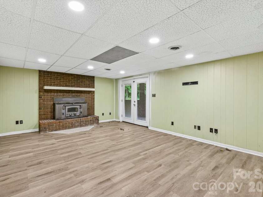 8417 Rolling Hills Avenue, Hickory, NC 28602.  MLS# CAR4394347, YatesRealty ID 16192. 