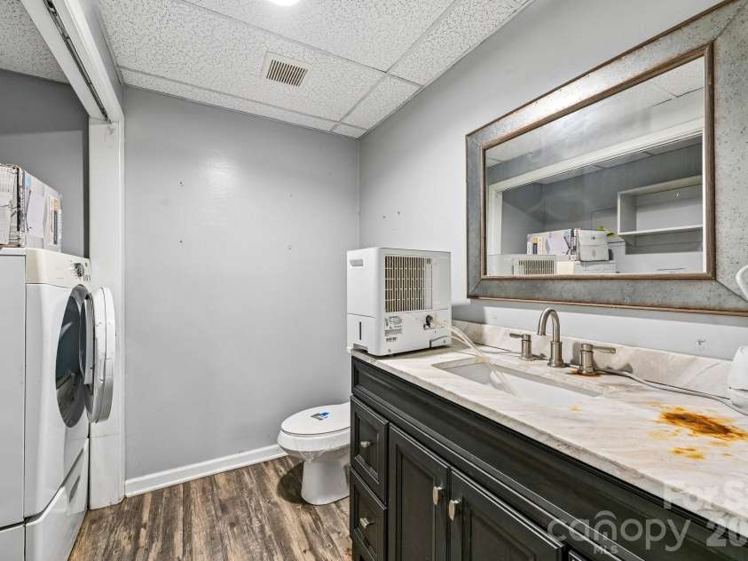 8417 Rolling Hills Avenue, Hickory, NC 28602.  MLS# CAR4394347, YatesRealty ID 16192. 