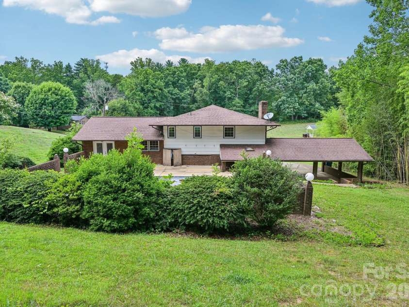 8417 Rolling Hills Avenue, Hickory, NC 28602.  MLS# CAR4394347, YatesRealty ID 16192. 