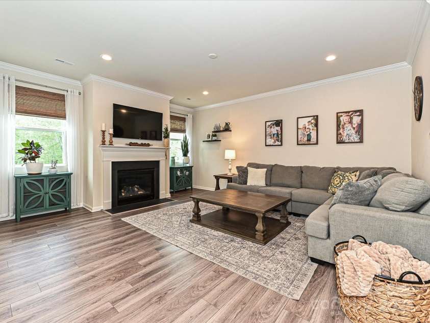 10035 Mast Cove Lane, Charlotte, NC 28278.  MLS# CAR4246317, YatesRealty ID 16193. 