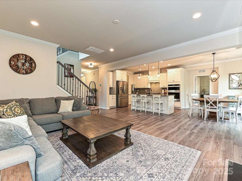 10035 Mast Cove Lane, Charlotte, NC 28278.  MLS# CAR4246317, YatesRealty ID 16193. 