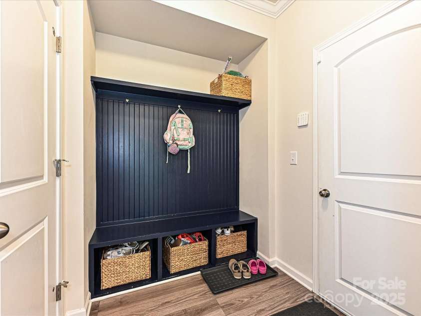 10035 Mast Cove Lane, Charlotte, NC 28278.  MLS# CAR4246317, YatesRealty ID 16193. 