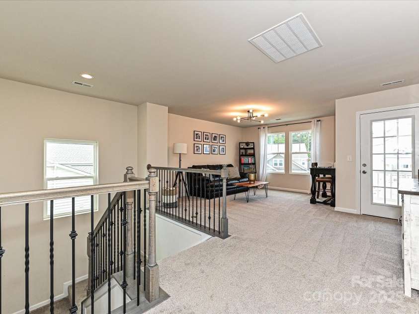 10035 Mast Cove Lane, Charlotte, NC 28278.  MLS# CAR4246317, YatesRealty ID 16193. 