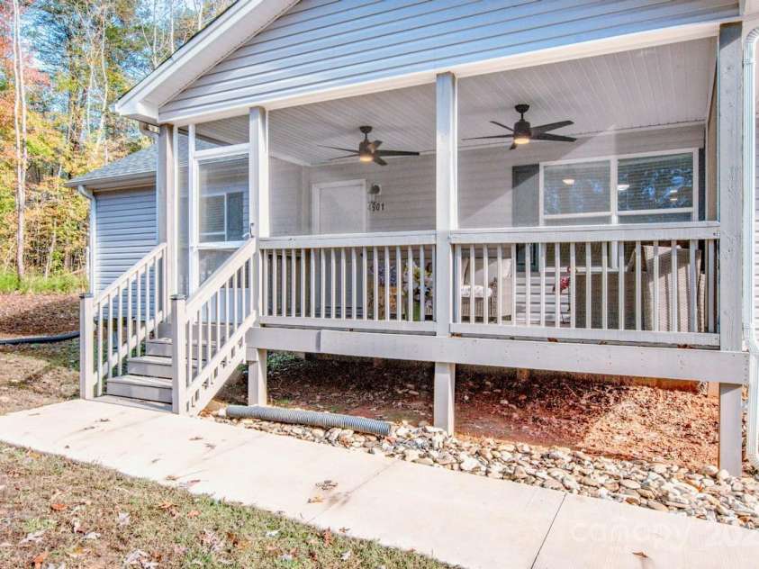 4901 Chapel Grove Road, Gastonia, NC 28052.  MLS# CAR4317195, YatesRealty ID 16193. 
