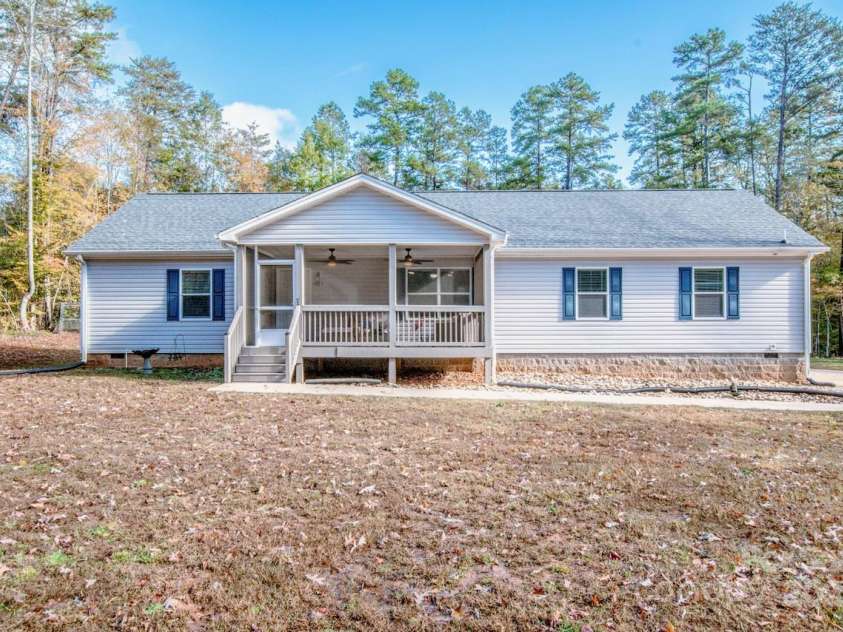 4901 Chapel Grove Road, Gastonia, NC 28052.  MLS# CAR4317195, YatesRealty ID 16193. 