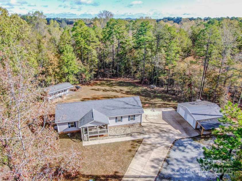 4901 Chapel Grove Road, Gastonia, NC 28052.  MLS# CAR4317195, YatesRealty ID 16193. 
