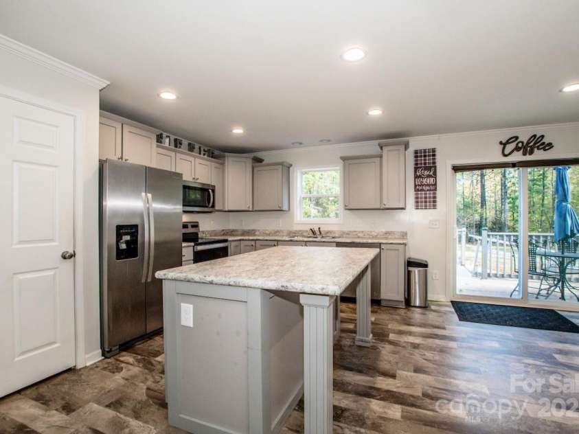 4901 Chapel Grove Road, Gastonia, NC 28052.  MLS# CAR4317195, YatesRealty ID 16193. 
