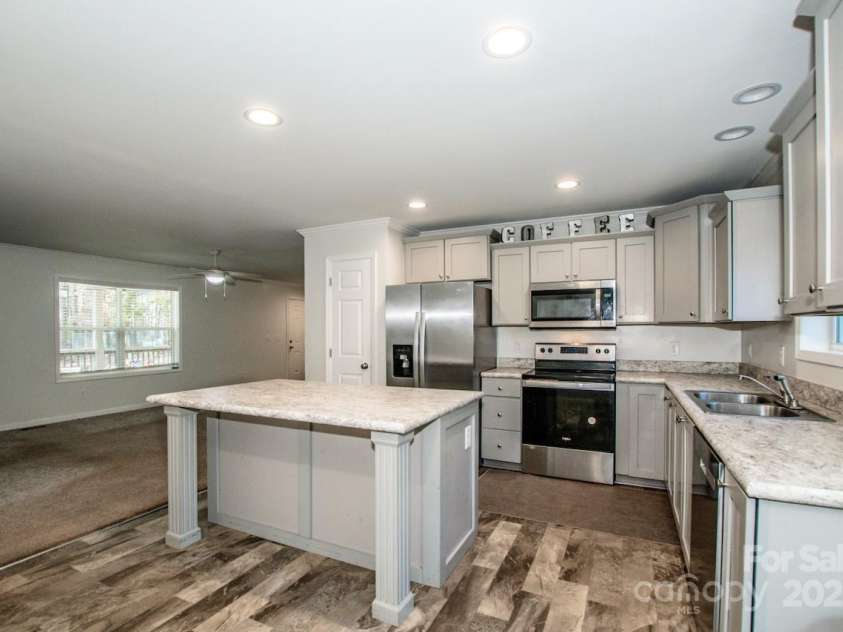 4901 Chapel Grove Road, Gastonia, NC 28052.  MLS# CAR4317195, YatesRealty ID 16193. 