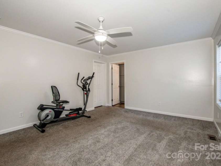 4901 Chapel Grove Road, Gastonia, NC 28052.  MLS# CAR4317195, YatesRealty ID 16193. 