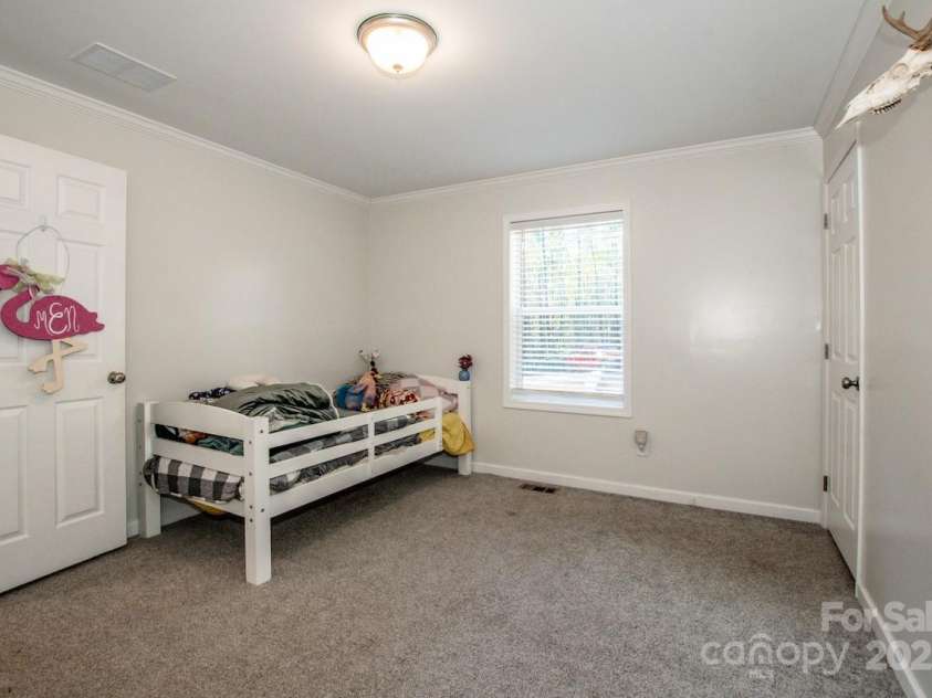 4901 Chapel Grove Road, Gastonia, NC 28052.  MLS# CAR4317195, YatesRealty ID 16193. 