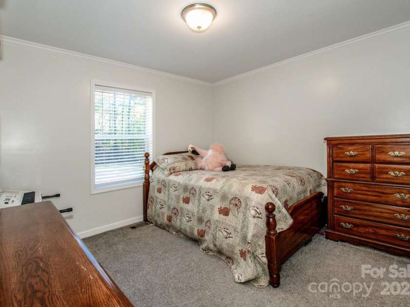 4901 Chapel Grove Road, Gastonia, NC 28052.  MLS# CAR4317195, YatesRealty ID 16193. 
