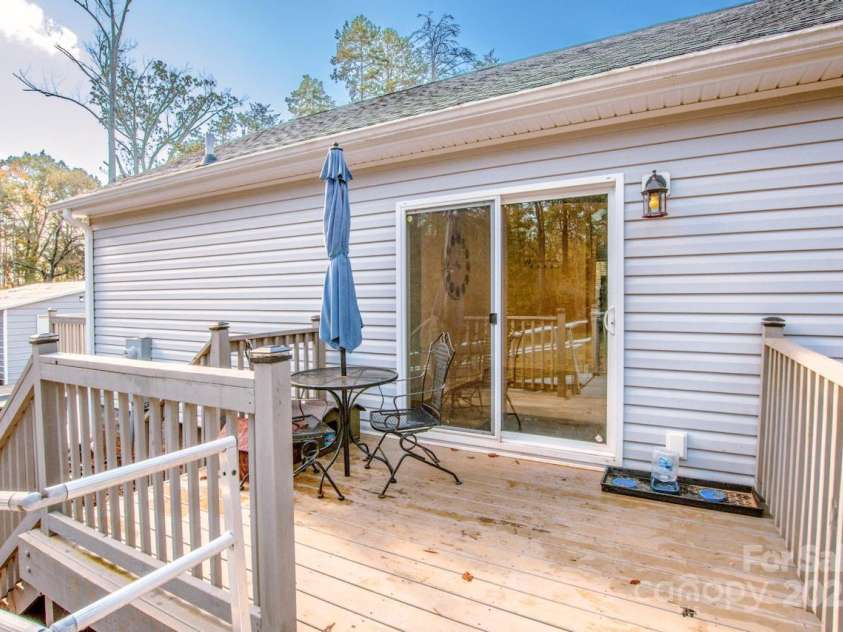 4901 Chapel Grove Road, Gastonia, NC 28052.  MLS# CAR4317195, YatesRealty ID 16193. 