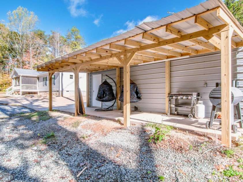 4901 Chapel Grove Road, Gastonia, NC 28052.  MLS# CAR4317195, YatesRealty ID 16193. 