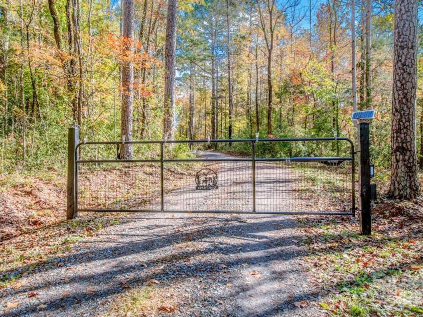 4901 Chapel Grove Road, Gastonia, NC 28052.  MLS# CAR4317195, YatesRealty ID 16193. 