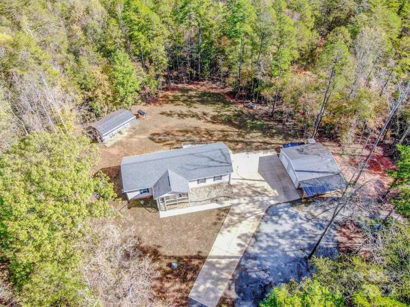 4901 Chapel Grove Road, Gastonia, NC 28052.  MLS# CAR4317195, YatesRealty ID 16193. 
