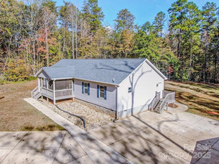 4901 Chapel Grove Road, Gastonia, NC 28052.  MLS# CAR4317195, YatesRealty ID 16193. 