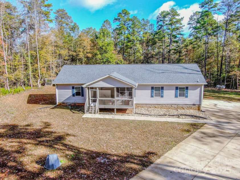 4901 Chapel Grove Road, Gastonia, NC 28052.  MLS# CAR4317195, YatesRealty ID 16193. 