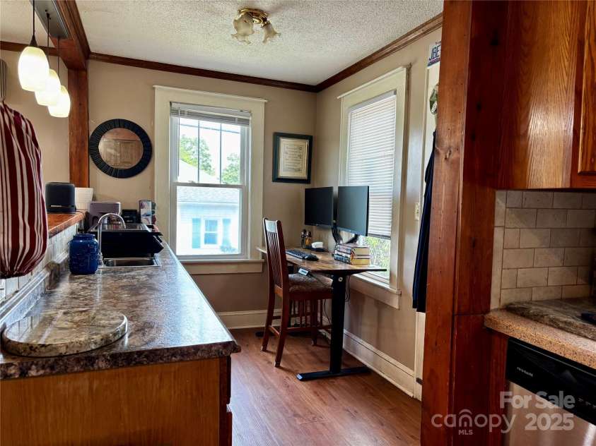 522 Congress Street, Lincolnton, NC 28092.  MLS# CAR4263907, YatesRealty ID 16194. 