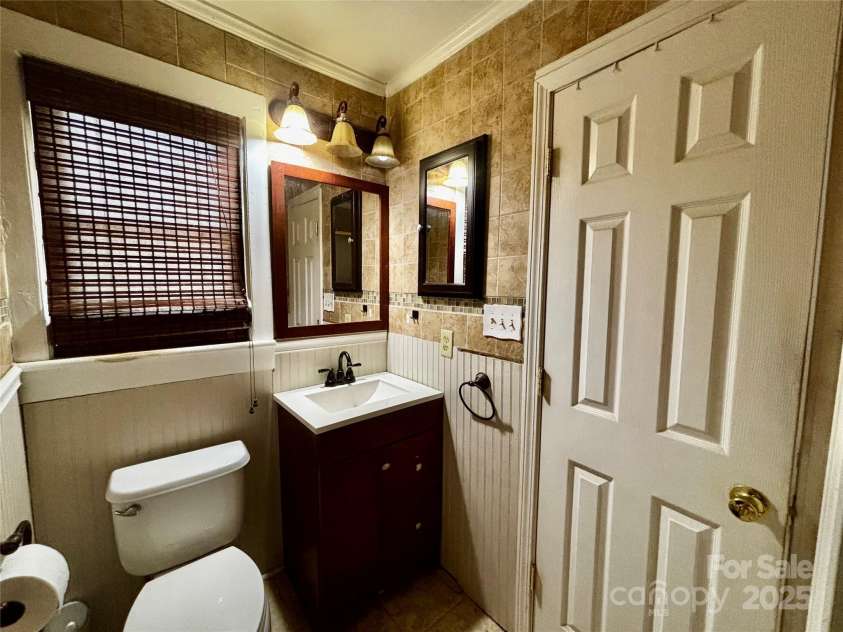 522 Congress Street, Lincolnton, NC 28092.  MLS# CAR4263907, YatesRealty ID 16194. 