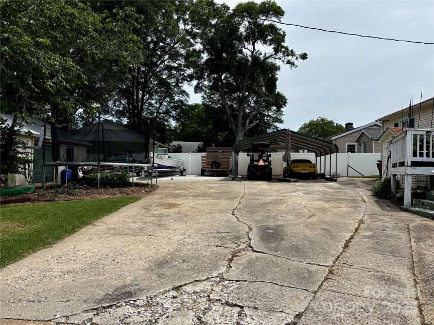 522 Congress Street, Lincolnton, NC 28092.  MLS# CAR4263907, YatesRealty ID 16194. 