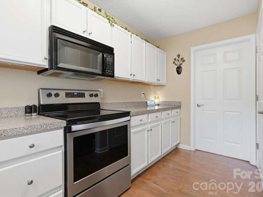 119 Steam Engine Drive, Mooresville, NC 28115.  MLS# CAR4374818, YatesRealty ID 16195. Kitchen